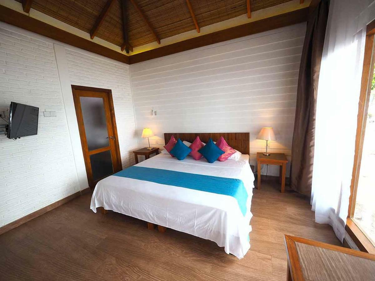 White Sands Beach Resort Lembeh Bitung ภายนอก รูปภาพ